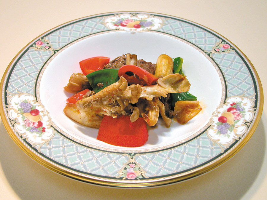 牛肉とまいたけのピリ辛炒め